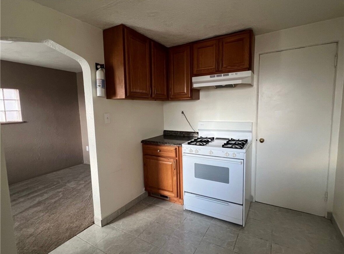 Building Photo - 650 Dunster St