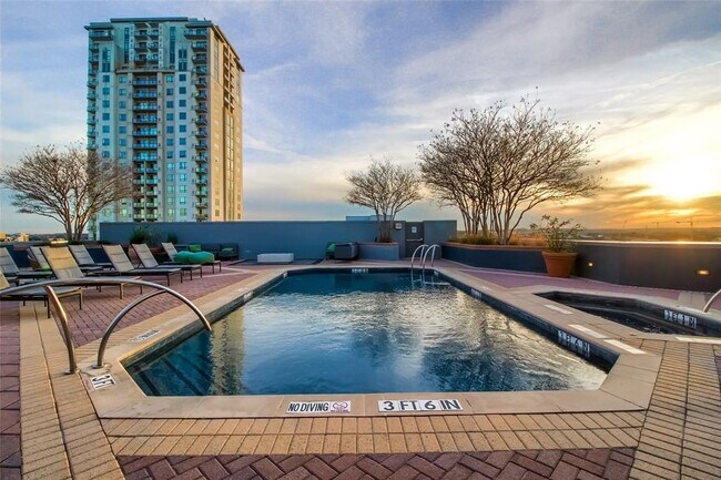 Building Photo - 54 Rainey St