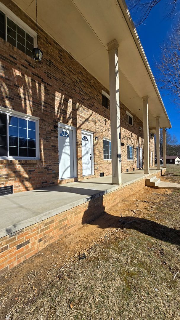 Building Photo - 2 Bedroom/ 1.5 Bathroom Townhouse Church Hill, TN