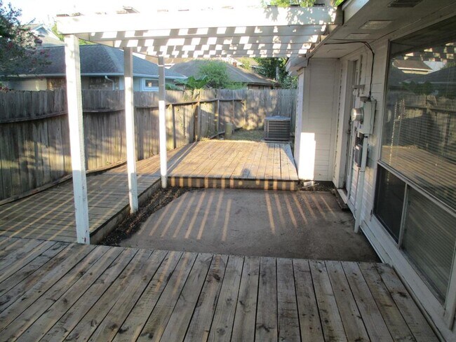 Building Photo - 16022 Sierra Vista Dr