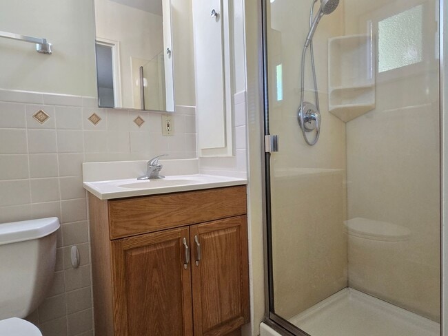 Building Photo - Renovated Home with New Kitchen, Stainless...