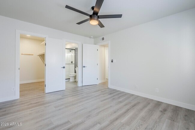 Building Photo - 2959 N 68th Pl