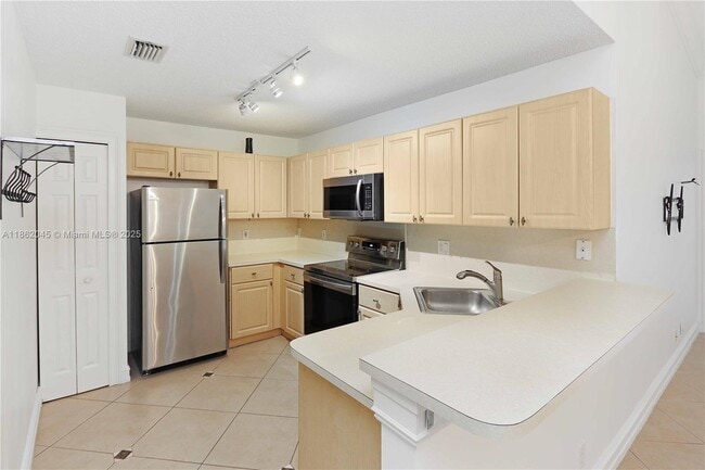 Building Photo - 11297 SW 17th Ct