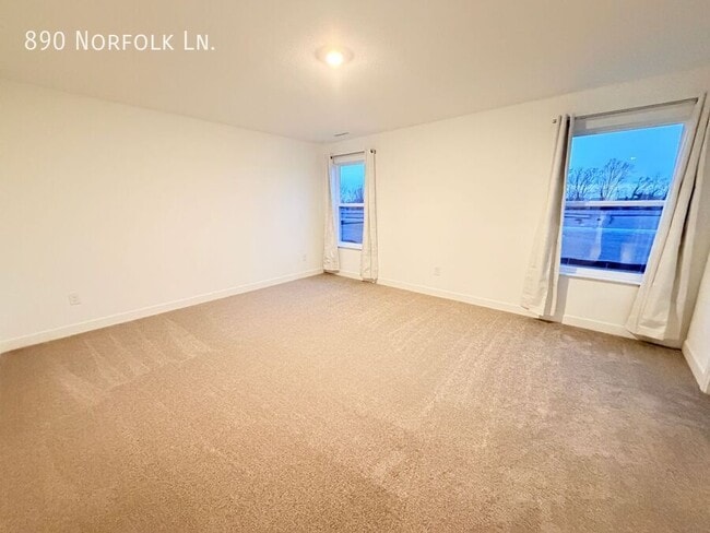 Building Photo - 890 Norfolk Ln
