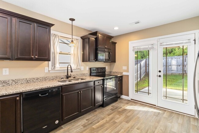 Building Photo - 130 Mistwood Ln