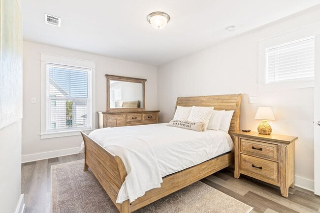 Building Photo - 24 Beach View Dr