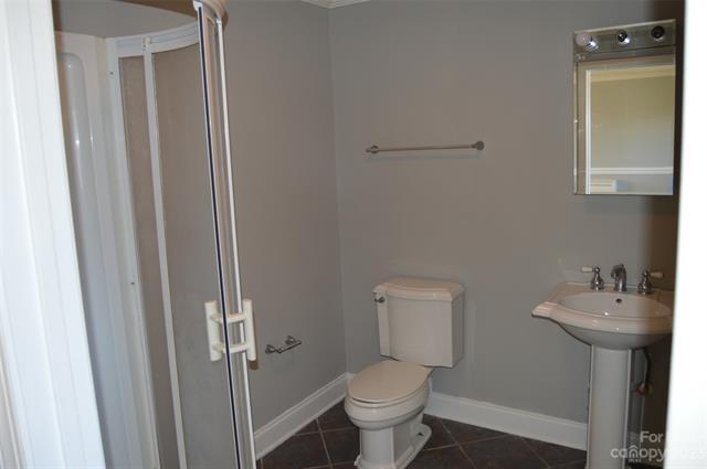 Building Photo - 2166 Old Mountain Rd