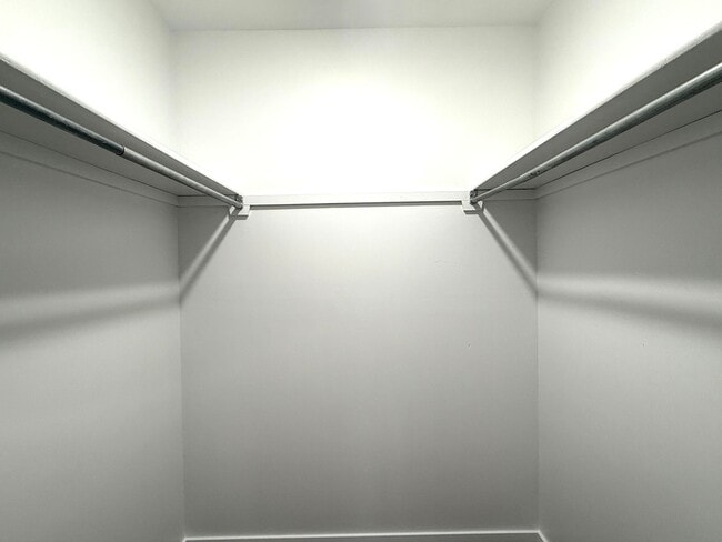 Building Photo - 1221 Sandhurst Ct