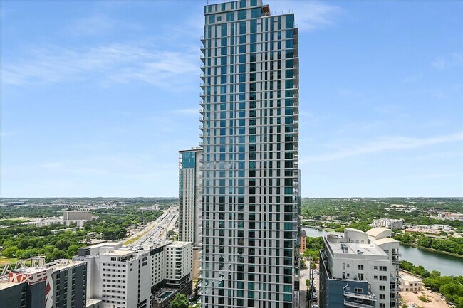 Building Photo - 610 Davis St