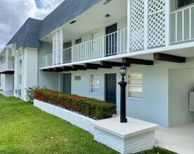 Building Photo - 985 Manor Dr