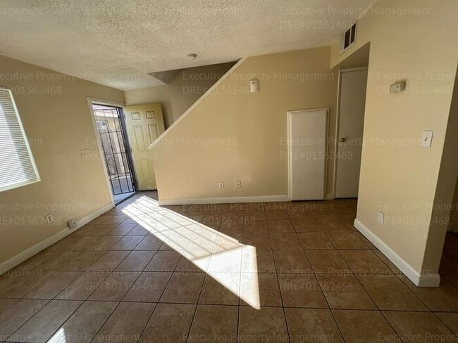 Building Photo - 2 bedroom, 1.5 bathroom townhouse.