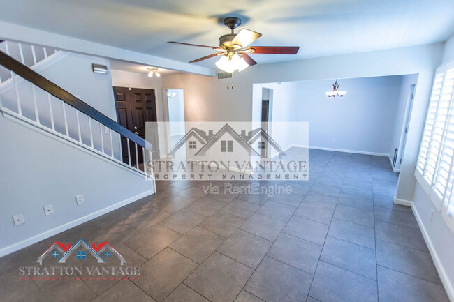 Building Photo - 310 E Bluebell Ln