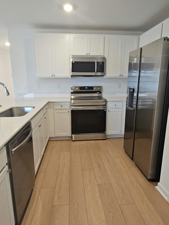 Building Photo - 184 Labrador Ln