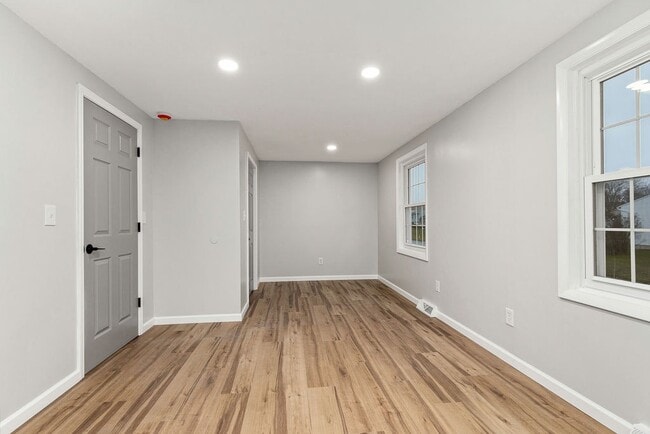 Building Photo - 7789 New Hope E