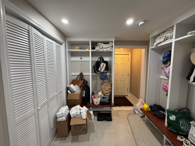 Building Photo - Waltham 3 bed 2.5 Bath