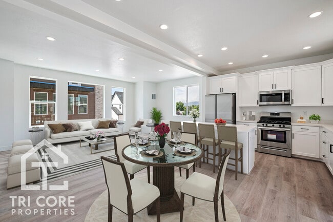 Building Photo - 140 E Lavalle-