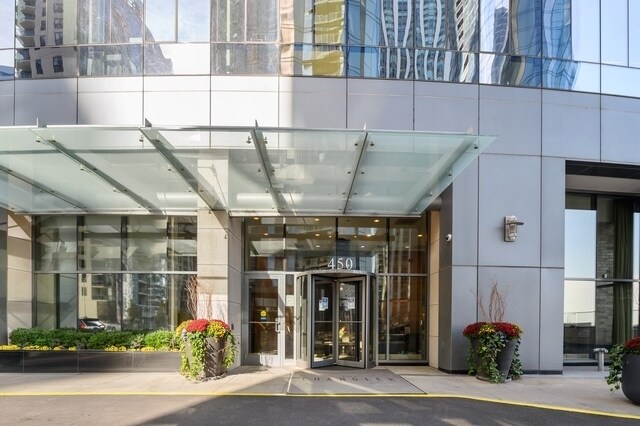 Building Photo - 450 E Waterside Dr