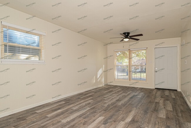 Building Photo - 205 Mc Alpine Dr