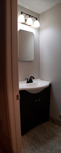 Building Photo - 720 W Village Rd