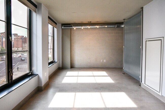 Building Photo - 1133 14th St NW