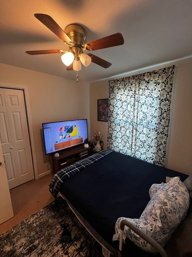 Building Photo - 3-Bedroom/2-Bathroom Single-Family Home – Available August 1st!