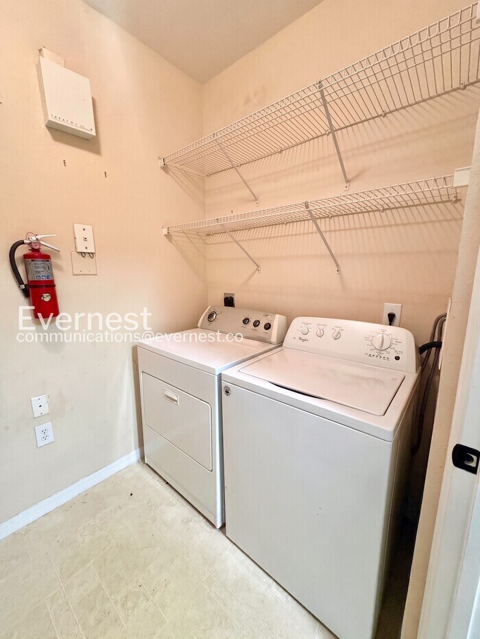 Building Photo - 10123 Courtney Palms Blvd