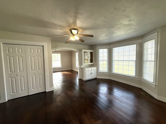 Building Photo - 524 Carter St SE