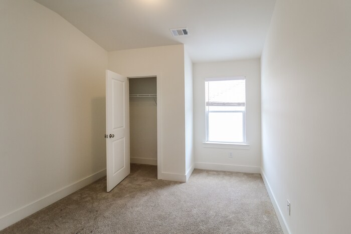 Building Photo - 80 Auburn Hls Dr