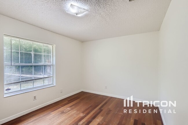 Building Photo - 1804 Bates Ave