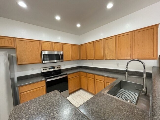 Building Photo - 3 Bedroom plus Den w/2.5 Bathrooms Chandler (AZ Ave. and Warner)