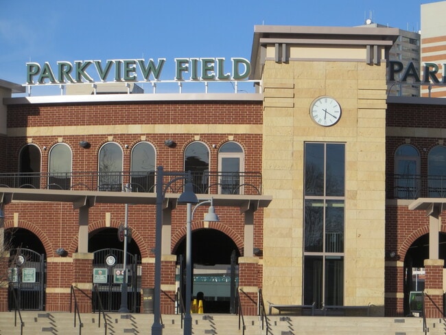 Building Photo - 5 Bedroom Home in the very core of Downtown (West Central, Downtown)