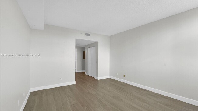 Building Photo - 2475 Brickell Ave