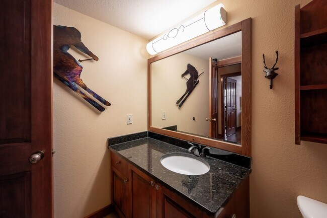 Building Photo - Available now! Solitude Luxury 1 bed / 1 bath Condo! Fully furnished!