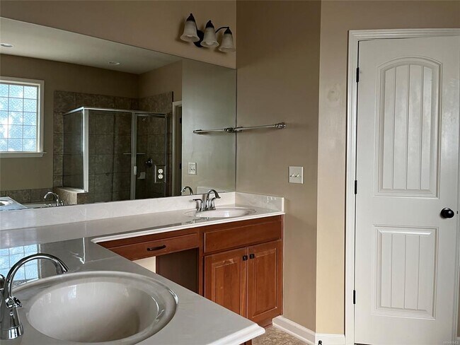 Building Photo - 9085 Black Cherry Trl