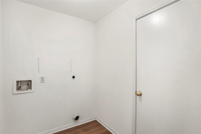 Building Photo - 18023 Lago Forest Dr