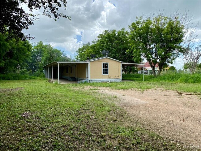 Building Photo - 14 Rd Runner St