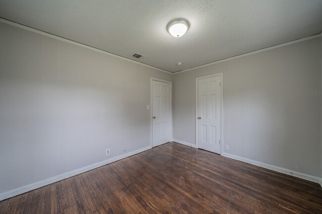 Building Photo - 1155 Greenbrier Dr