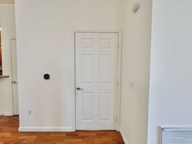 Building Photo - Spacious 2 Bedroom High-Rise Condo with Resort-Style Amenities & Oversized Balcony