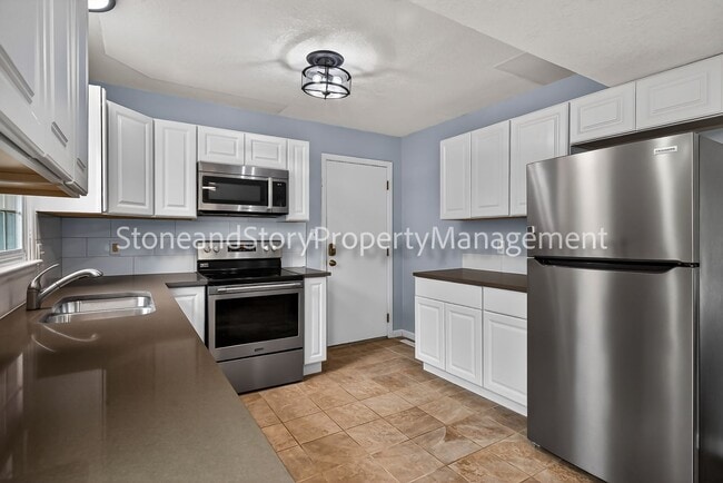 Building Photo - 4 bedroom 2 bath on quiet street in Briarwood