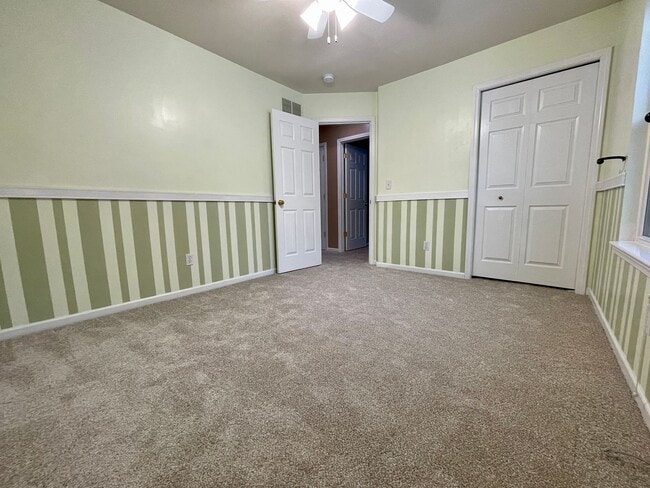 Building Photo - Spacious 4 Bedroom 3 Bathroom home