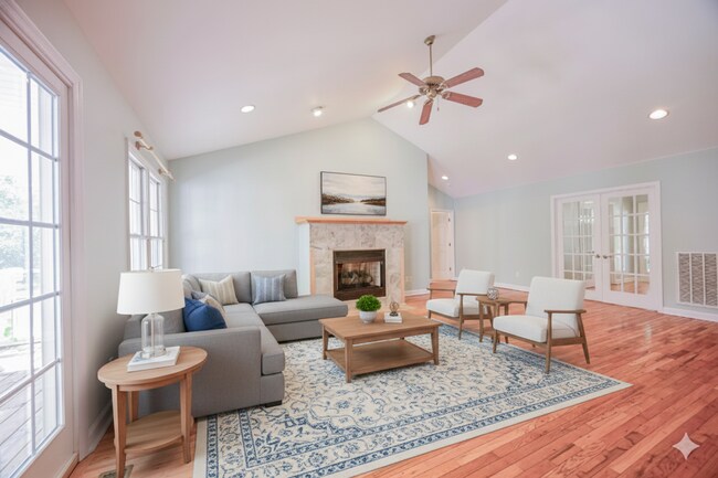 Building Photo - 237 Riverbend Rd