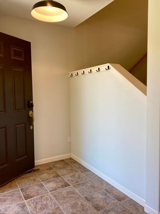 Building Photo - 3-BR Craftsman Home in SE Bend