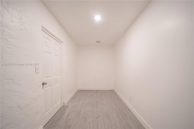 Building Photo - 435 SW 33rd Ave