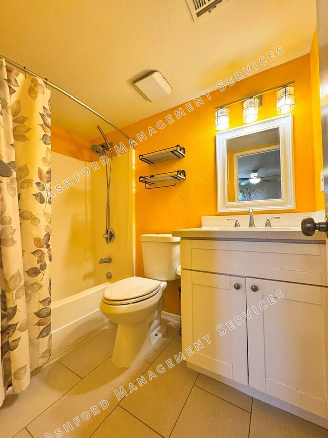 Building Photo - ***MOVE IN SPECIAL: REMODELED 4 BEDROOM HO...