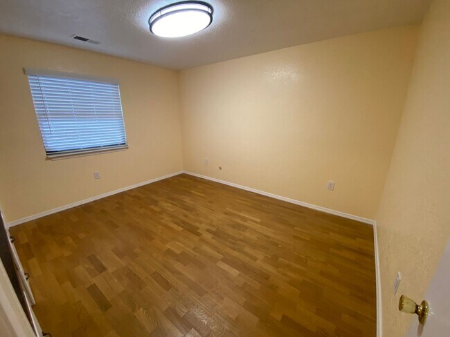 Building Photo - Beautiful 3 Bedroom Home in NE Albuquerque