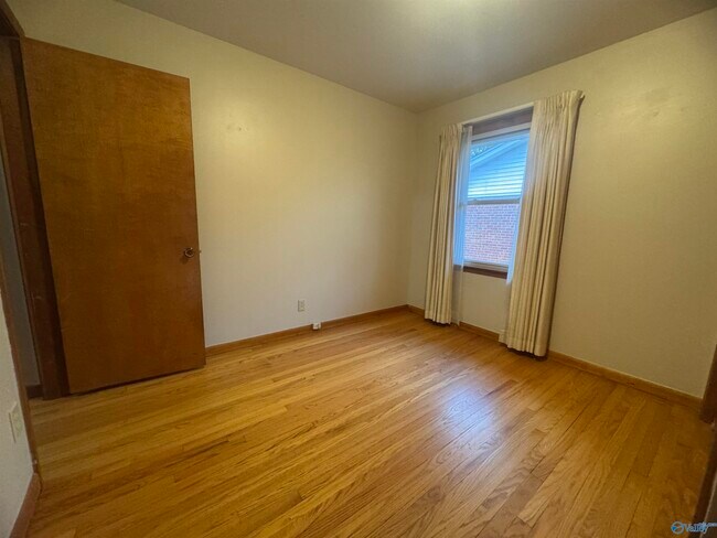 Building Photo - 3009 Fairacres Rd SW