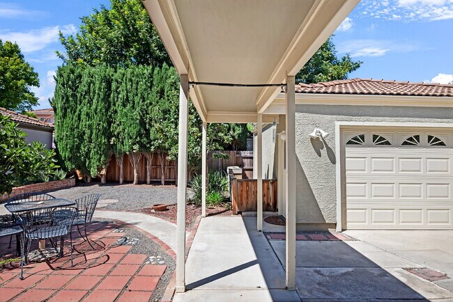 Building Photo - Move-In Ready 4-Bed, 3-Bath Gem in a Covet...