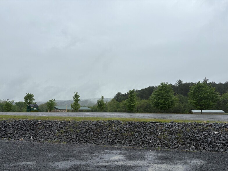 Building Photo - 12680 Back Creek Valley Rd