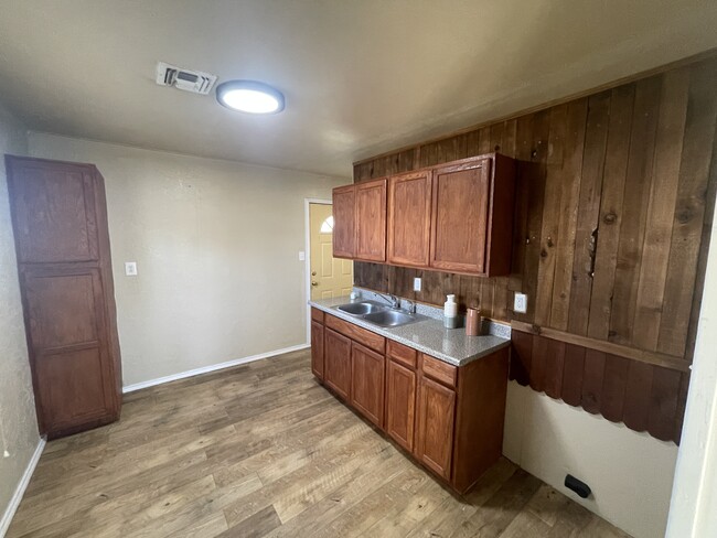 Kitchen - 1001 Farley St