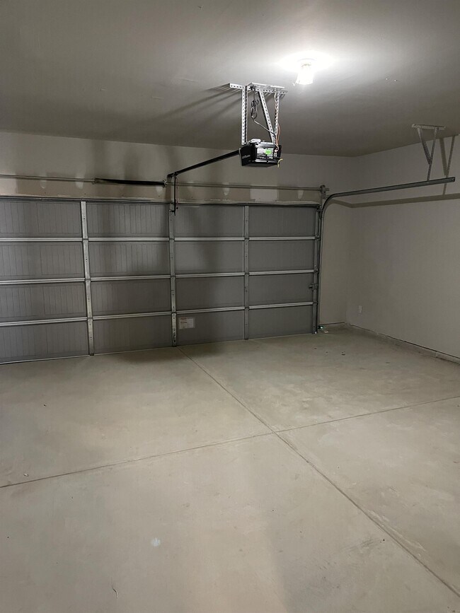 Building Photo - 2532 Ayers Dr